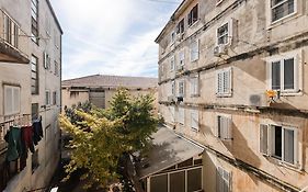 Zaratino Rooms
